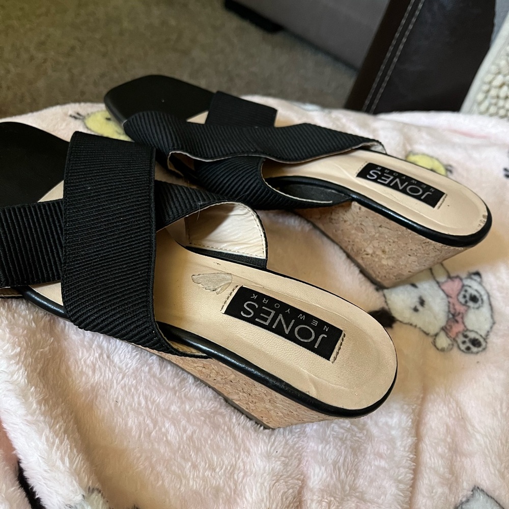 Jones New York Black Wedge Shoes with Modern Design